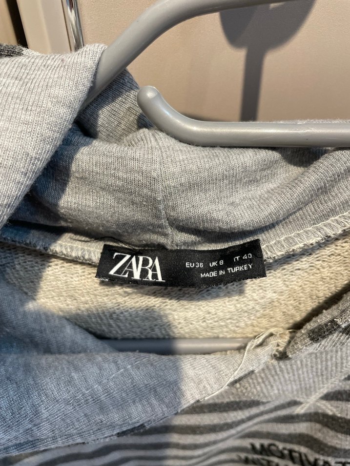 Gri Çizgili Crop Kapüşonlu Kadın Sweatshirt - Görsel 3