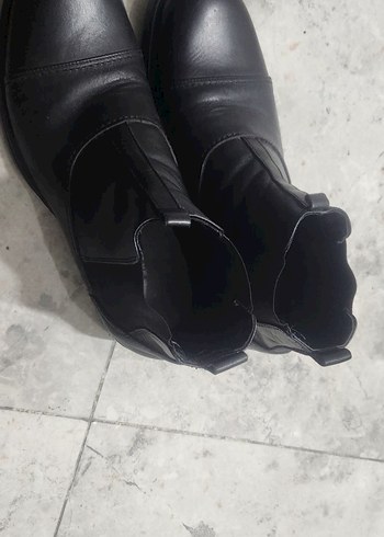 Siyah Deri Tokalı Kadın Botu - Görsel 5