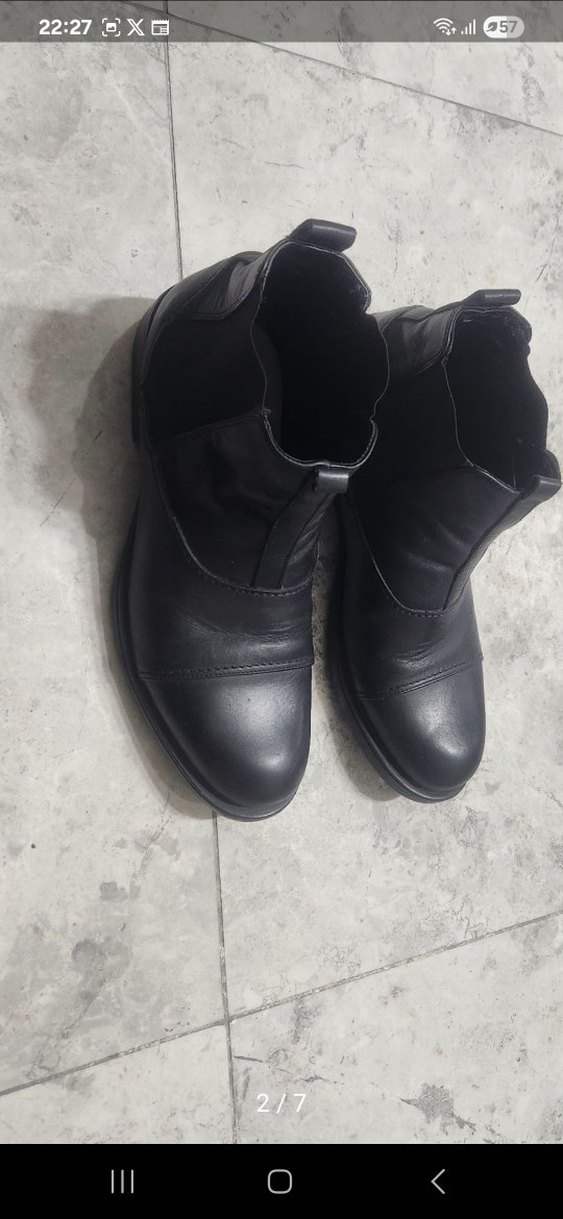 Siyah Deri Tokalı Kadın Botu - Görsel 2