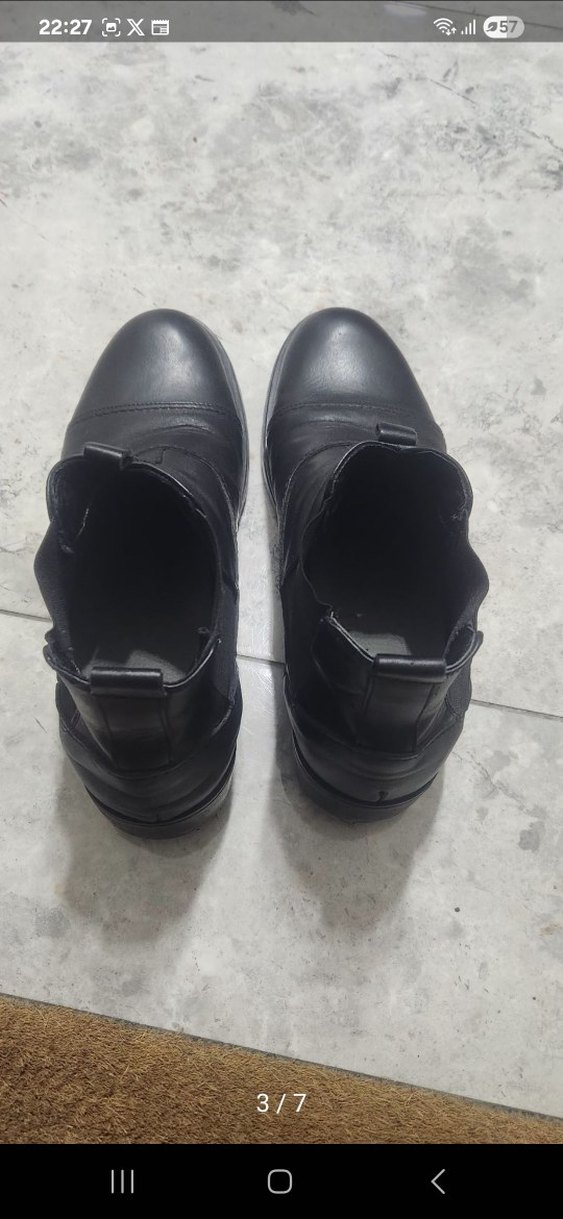 Siyah Deri Tokalı Kadın Botu - Görsel 3