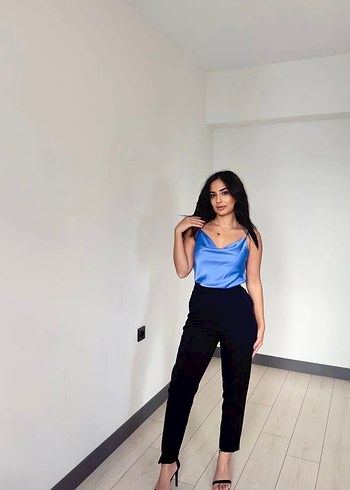 Sıfır Etiketli Mavi Saten Askılı Bluz - Görsel 3