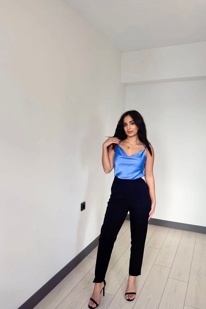 Sıfır Etiketli Mavi Saten Askılı Bluz - Görsel 3