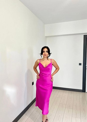 Sıfır Etiketli Fuşya Saten Davet Elbisesi - Görsel 2