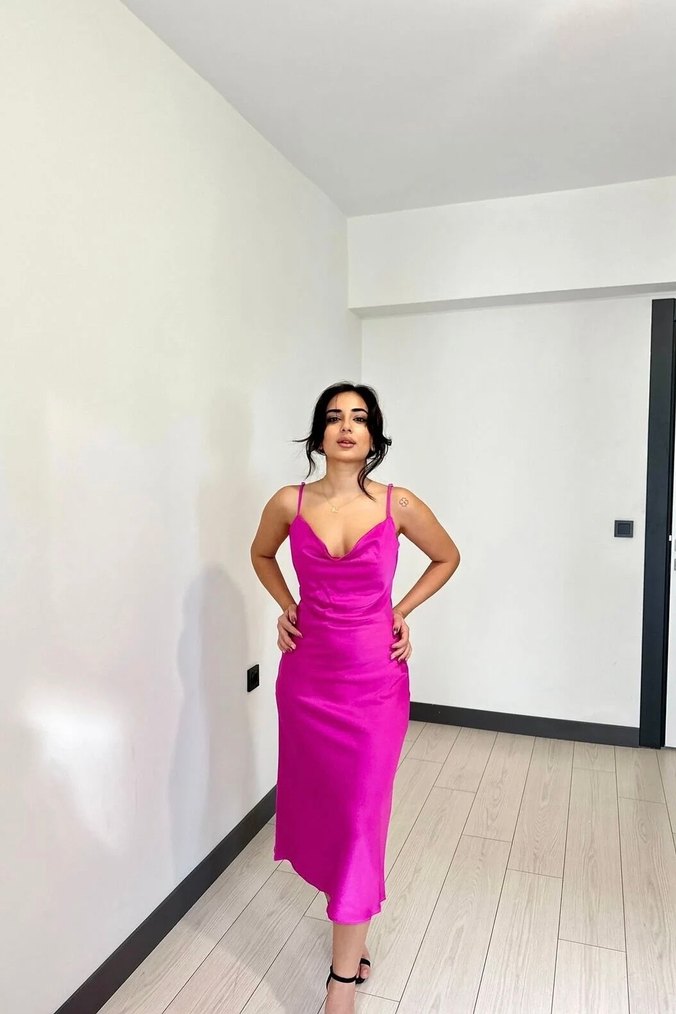 Sıfır Etiketli Fuşya Saten Davet Elbisesi - Görsel 3
