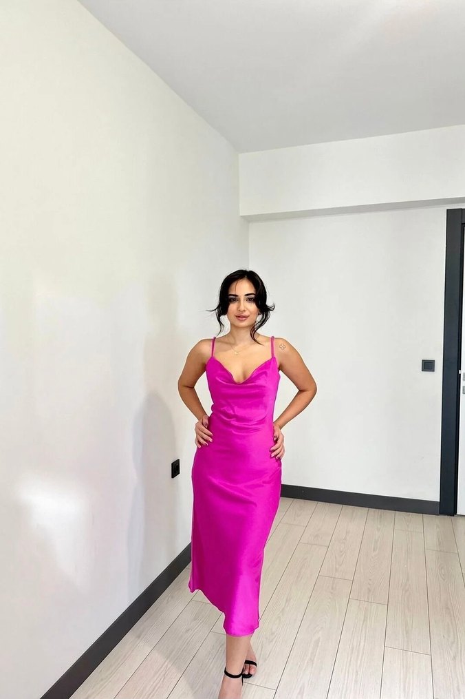 Sıfır Etiketli Fuşya Saten Davet Elbisesi - Görsel 2