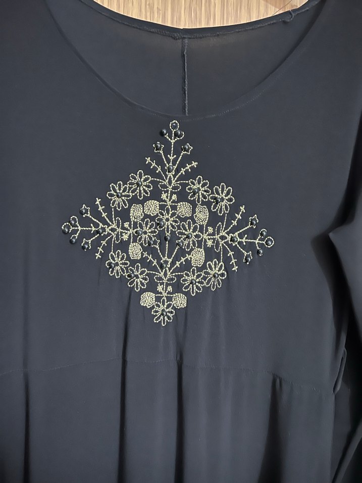 Uzun Kollu Siyah Nakışlı Kadın Elbise - Görsel 2