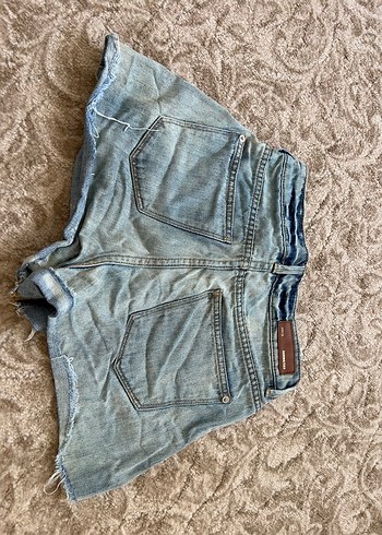 Gri Yıkamalı Kadın Mini Denim Şort