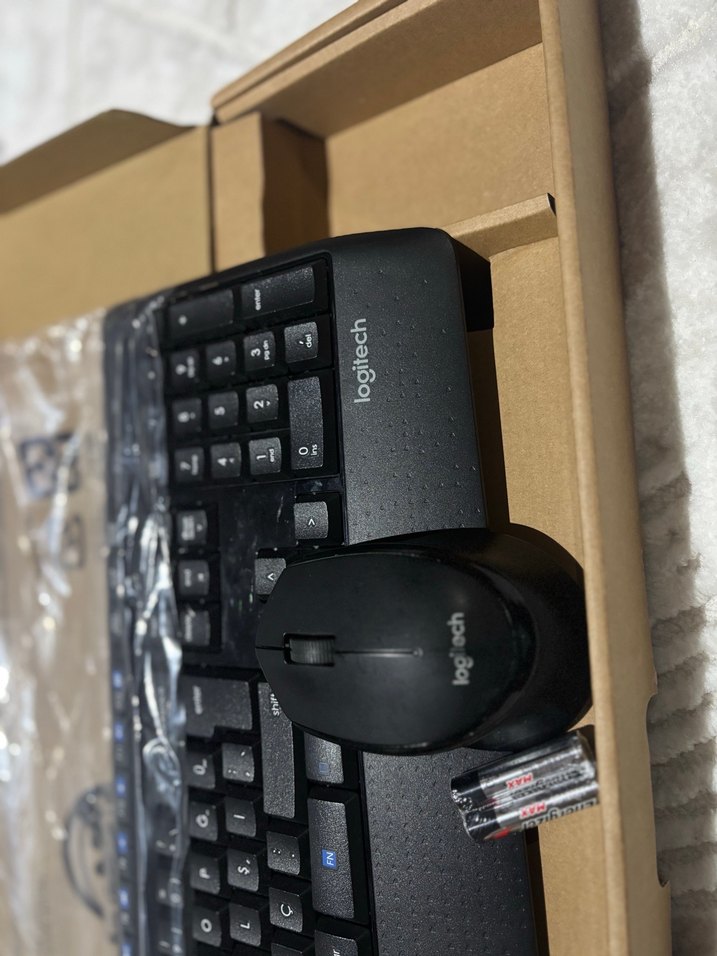 Logitech Siyah Kablosuz Klavye ve Mouse Seti - Görsel 2