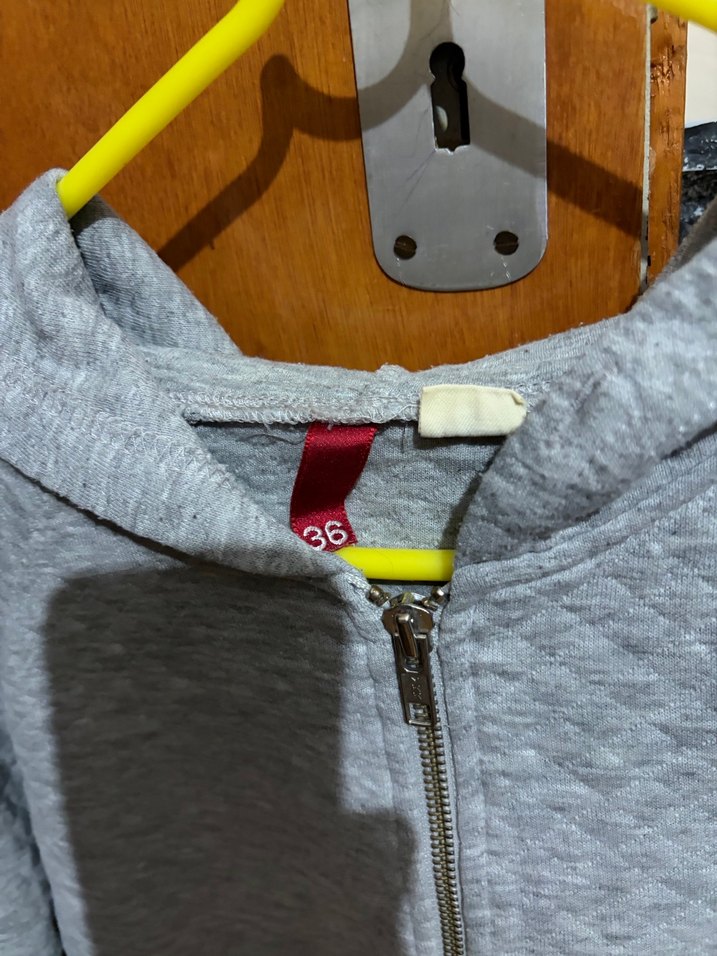 Gri Fermuarlı Kadın Kapşonlu Hırka - Görsel 4