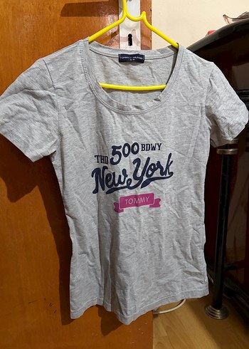 Tommy Gri Kadın Baskılı Tişört - Görsel 2