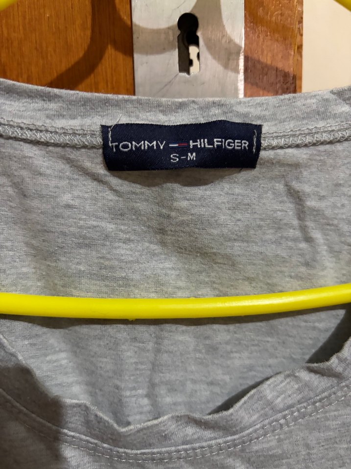 Tommy Gri Kadın Baskılı Tişört - Görsel 4