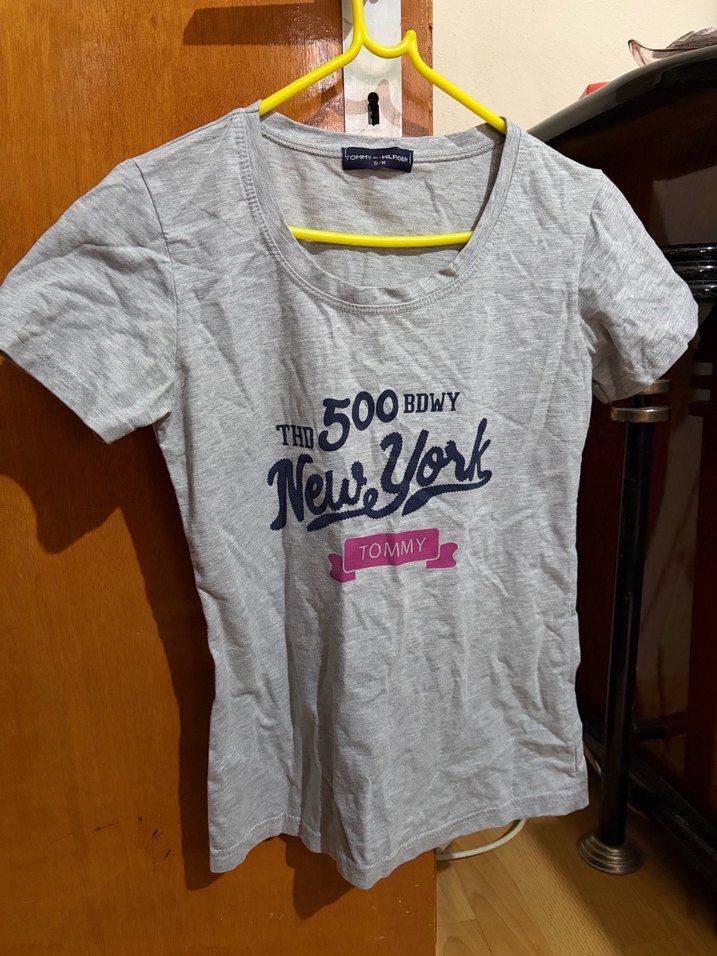 Tommy Gri Kadın Baskılı Tişört - Görsel 2