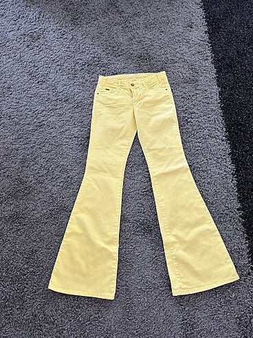 m Beden SARI İSPANYOL PAÇA KOT PANTOLON