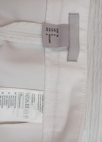 36 Beden beyaz Renk H&M düğme detaylı şort.