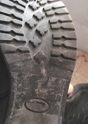 Zincir Detaylı Siyah Deri Cizme - Görsel 7