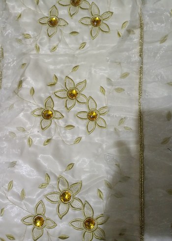 İşlemeli Parlak krem Yatak Örtüsü - Görsel 2