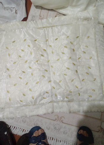 İşlemeli Parlak krem Yatak Örtüsü - Görsel 4