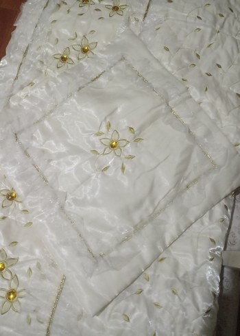 İşlemeli Parlak krem Yatak Örtüsü - Görsel 3