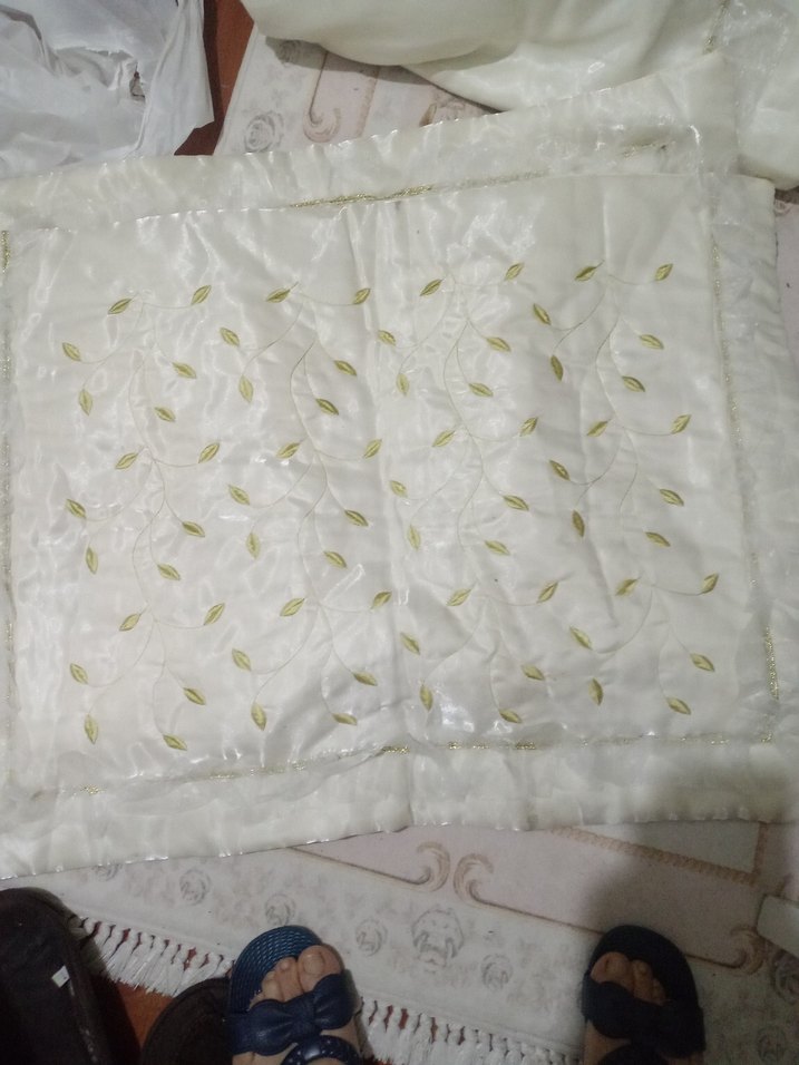 İşlemeli Parlak krem Yatak Örtüsü - Görsel 4