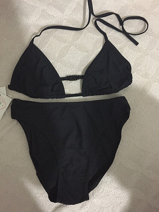 Etiketli siyah bikini 