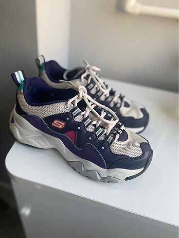 Skechers