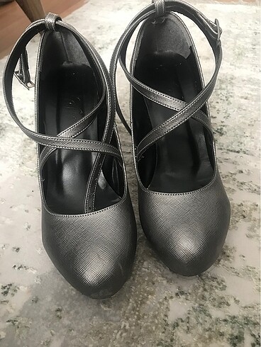 Gümüş renk kalın topuklu ayakkabı