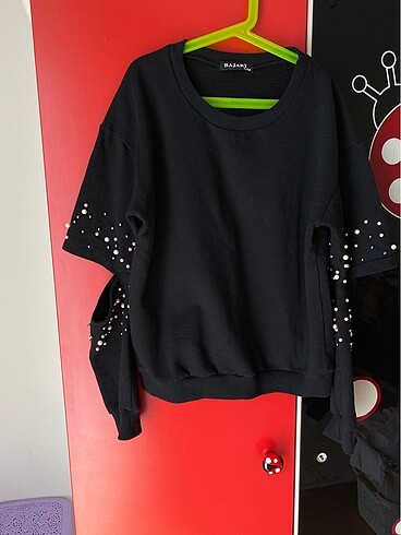 İnci detaylı sweatshirt siyah