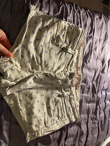 Bershka şort mini baskılı kot şort