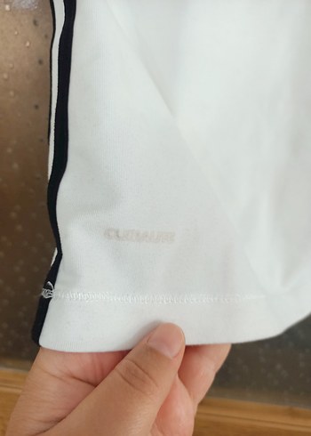 m Beden beyaz Renk m beden orjinal adidas sifir ayarinda tshirt