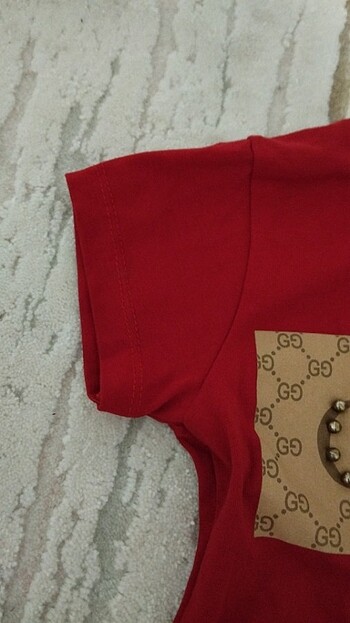 4 Yaş Beden kırmızı Renk Gucci 4/5 yaş elbise Yeni çok az kullanıldı 