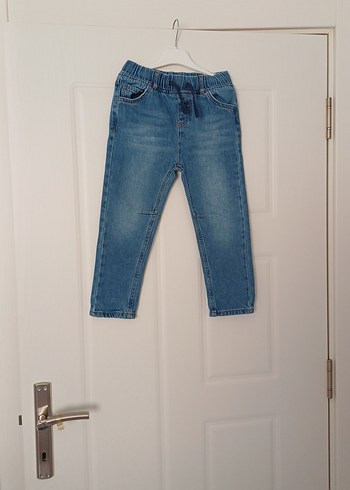 Erkek çocuk kot pantalon
