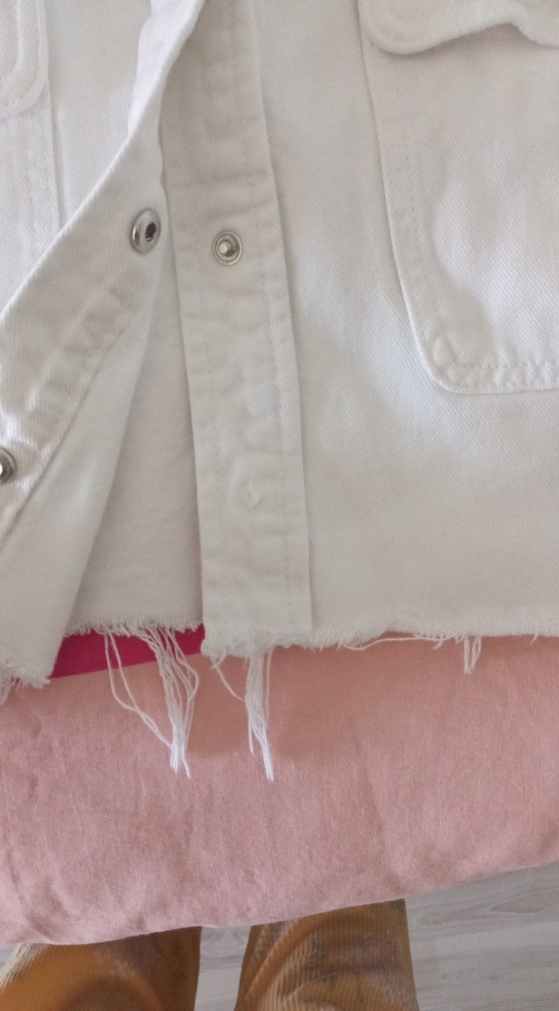 Beyaz Düğmeli Kısa Kollu Kot Ceket - Görsel 3