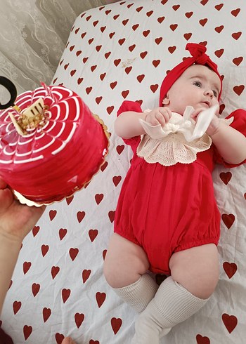 LC Waikiki Kırmızı Nakışlı Fırfırlı Bebek Tulum