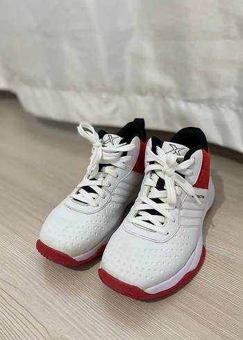 Beyaz Kırmızı Basketbol Ayakkabısı - Görsel 2
