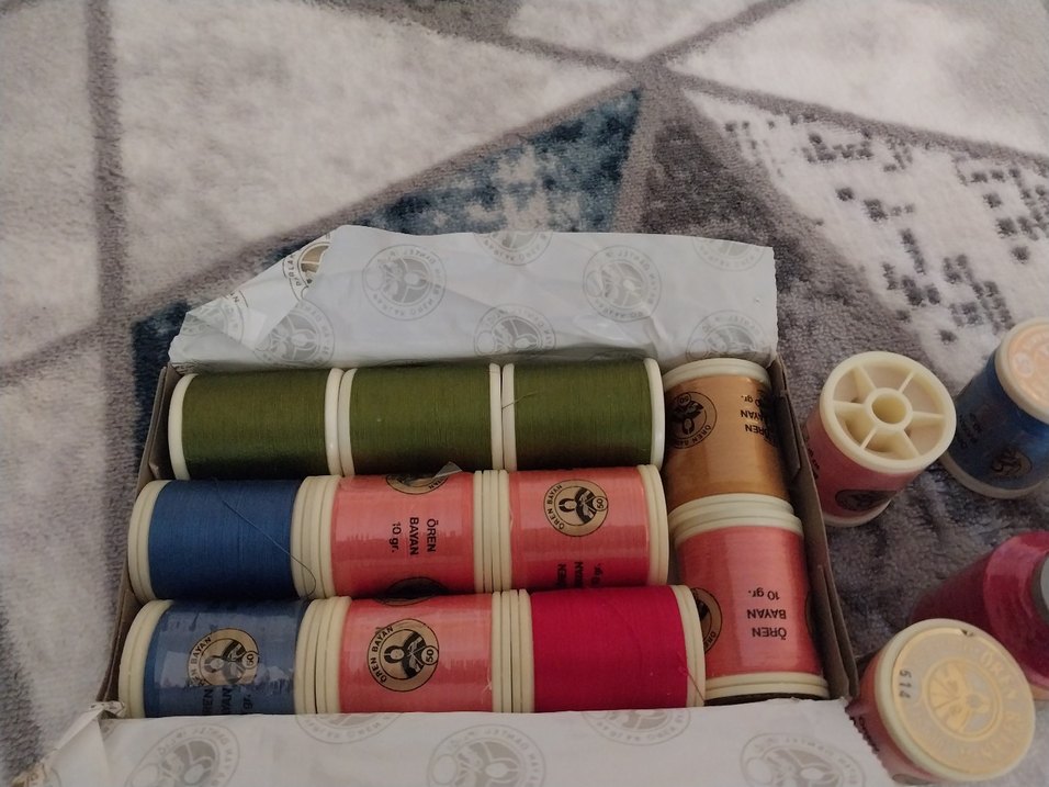 Çeşitli Renklerde makine nakışı İşi İplikleri - Görsel 2