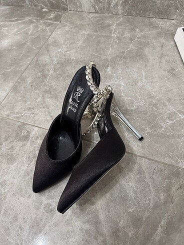 Diğer Şık taşlı stiletto