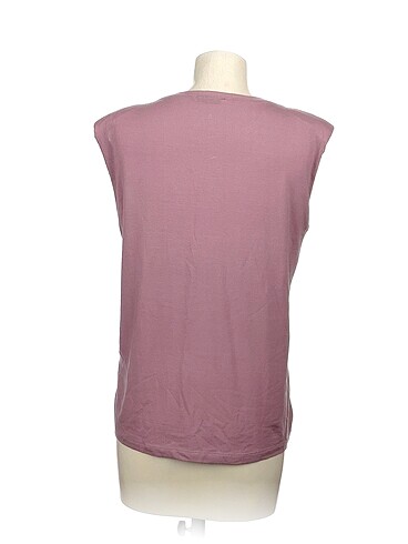 m Beden PreLoved T-shirt %70 İndirimli.