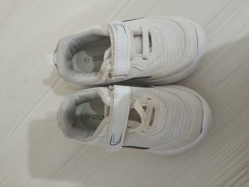 23 numara beyaz spor ayakkabı - Görsel 3