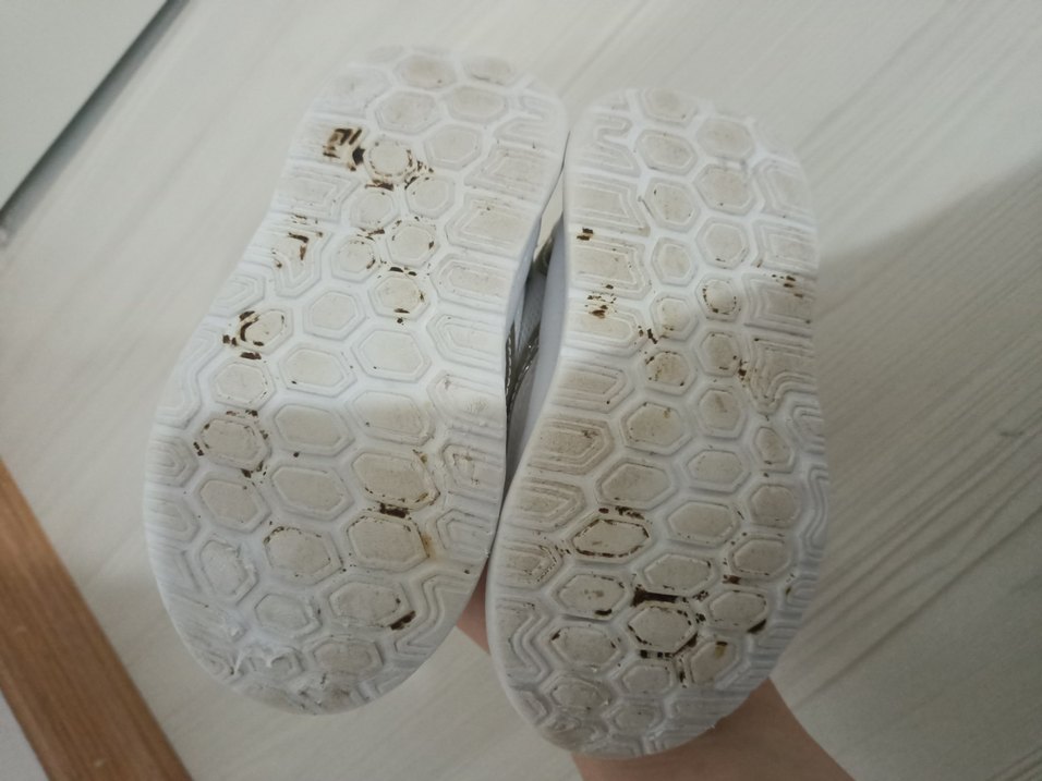 23 numara beyaz spor ayakkabı - Görsel 2