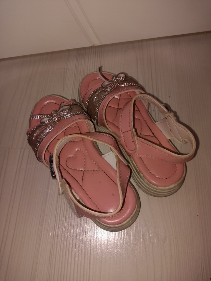 Kız Çocuk Pembe Parlak Tokalı Sandalet - Görsel 3