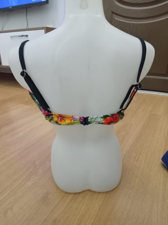 Çiçek Desenli Mini Düğmeli Bikini Üstü - Görsel 2