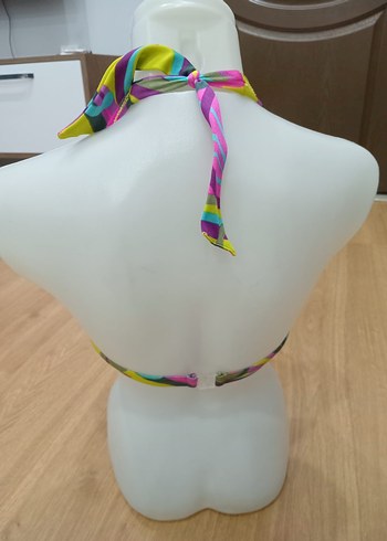 Ay-Yıldız Bikini Üstü leke mevcut