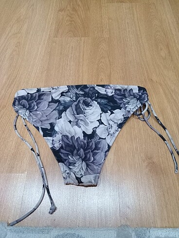 Kom Bikini alt