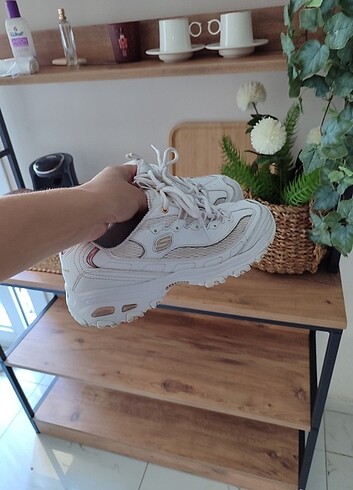 Skechers