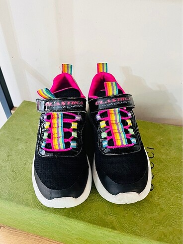 32 Beden siyah Renk Skechers