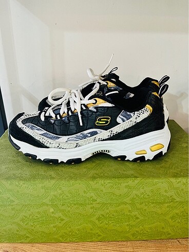 Skechers