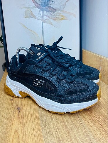 Skechers