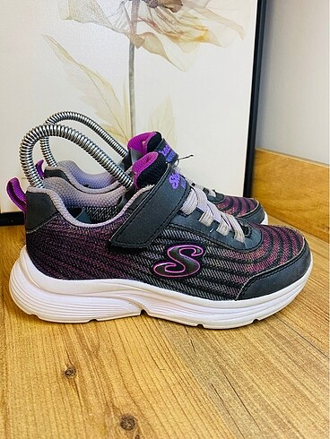 SKECHERS HERGÜN ORJİNAL AYAKKABI YÜKLÜYORUM