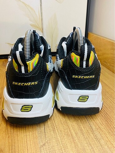 37 Beden siyah Renk SKECHERS HERGÜN ORJİNAL AYAKKABI YÜKLÜYORUM