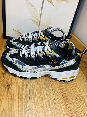 37 Beden SKECHERS HERGÜN ORJİNAL AYAKKABI YÜKLÜYORUM